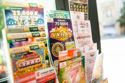 Seime – naujas siūlymas griežtinti loterijos bilietų prekybą